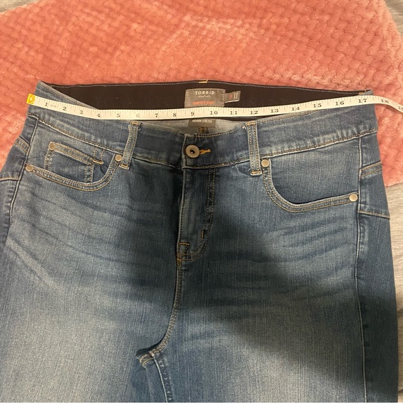 Torrid EUC Bombshell Skinny 16R Jeans - Picture 2 of 7